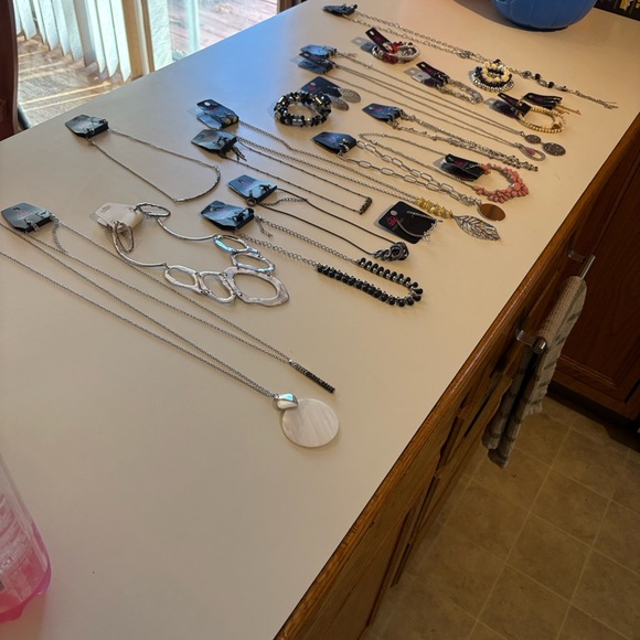 52 pieces! Paparazzi Jewlery Collection - Picture 11 of 16